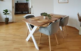 Idee Living: Design-Apartment- Netflix - 6 Pers